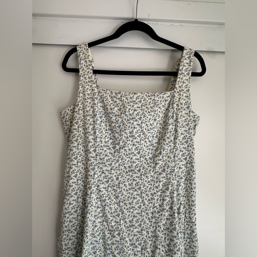 Abercrombie & Fitch Mila stretch midi dress in a blue & white floral pattern. - Picture 3 of 7